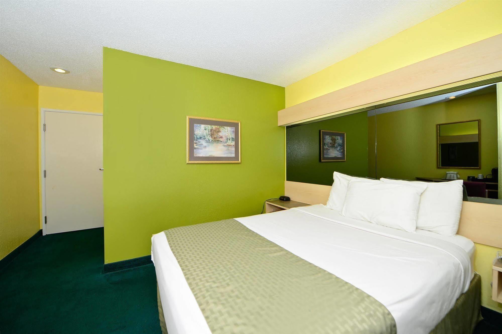 America'S Best Value Inn And Suites - Jackson Room photo